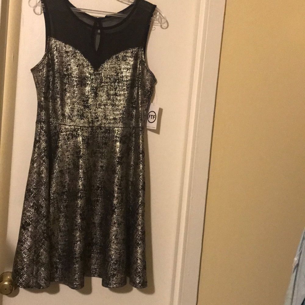 Plus size Gold and black cocktail dress - Picture 5 of 6